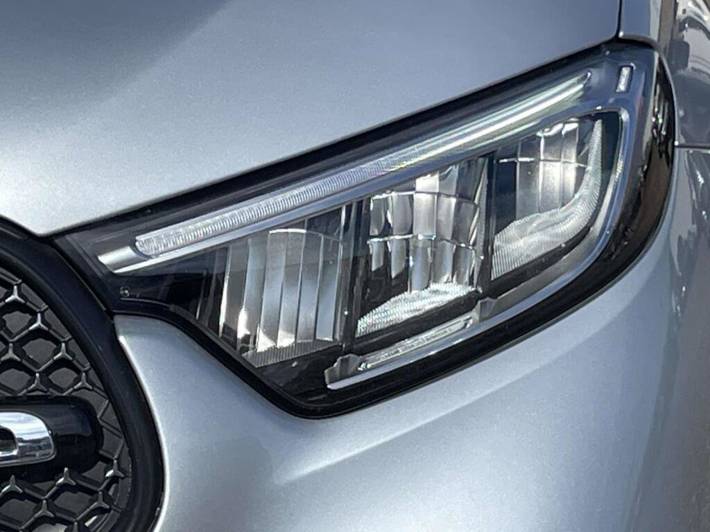 Used 2024 Mercedes-Benz GLC 300 4MATIC image 13