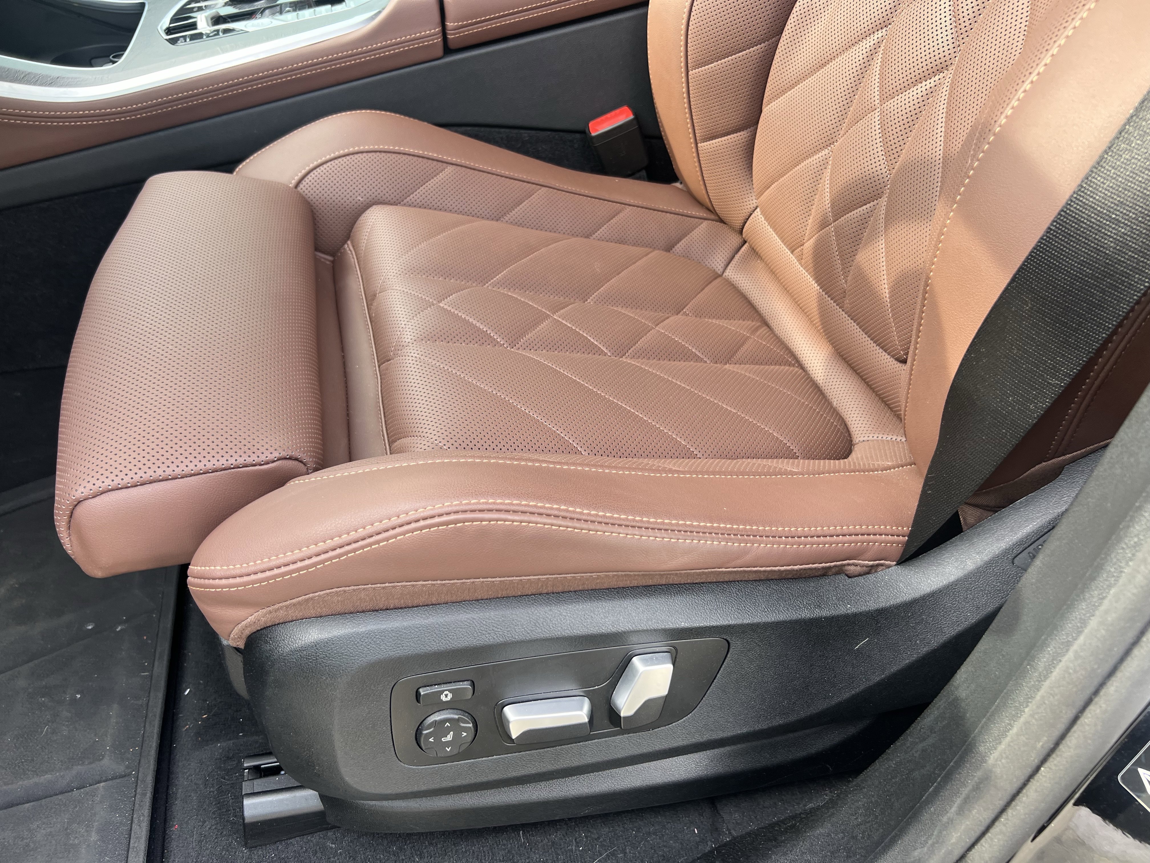 Used 2024 BMW X5 xDrive40i w/ M Sport Package image 19