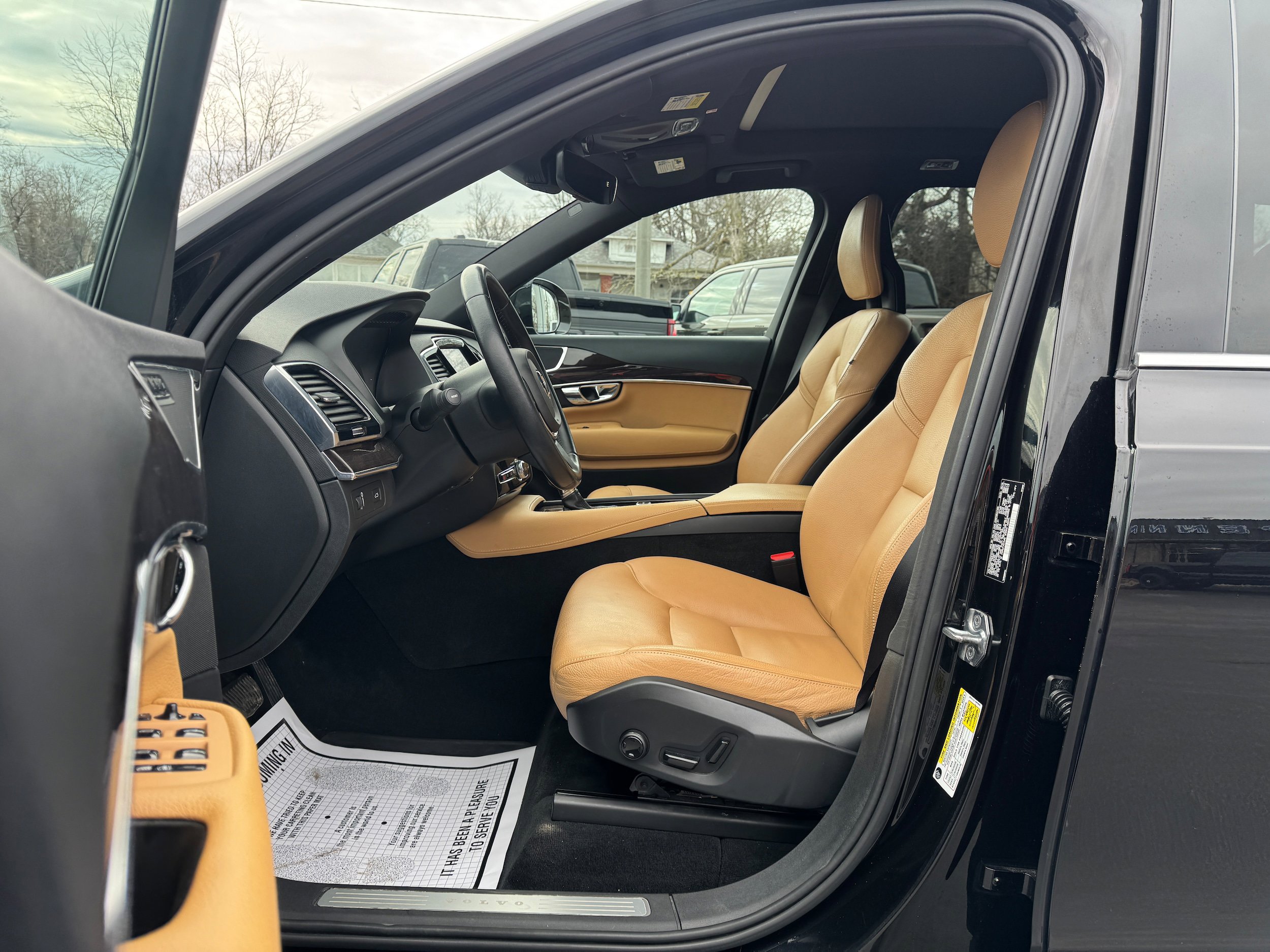 Used 2017 Volvo XC90 T6 Momentum w/ Vision Package AWD/4WD image 10