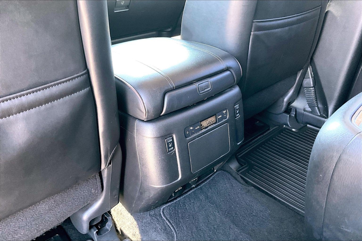Used 2021 Nissan Armada Platinum w/ Captain's Chairs Package AWD/4WD image 10