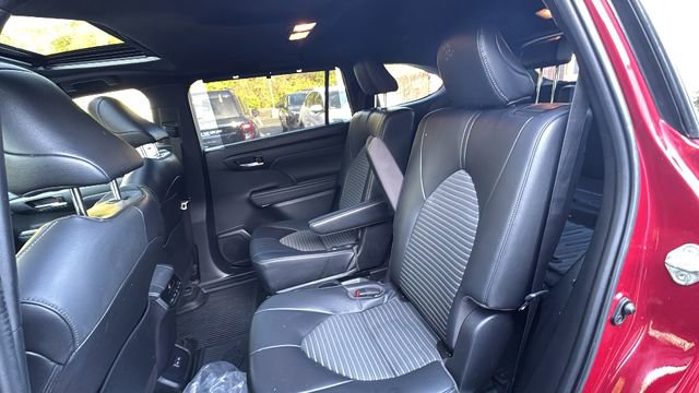 Used 2023 Toyota Highlander XSE AWD/4WD image 32