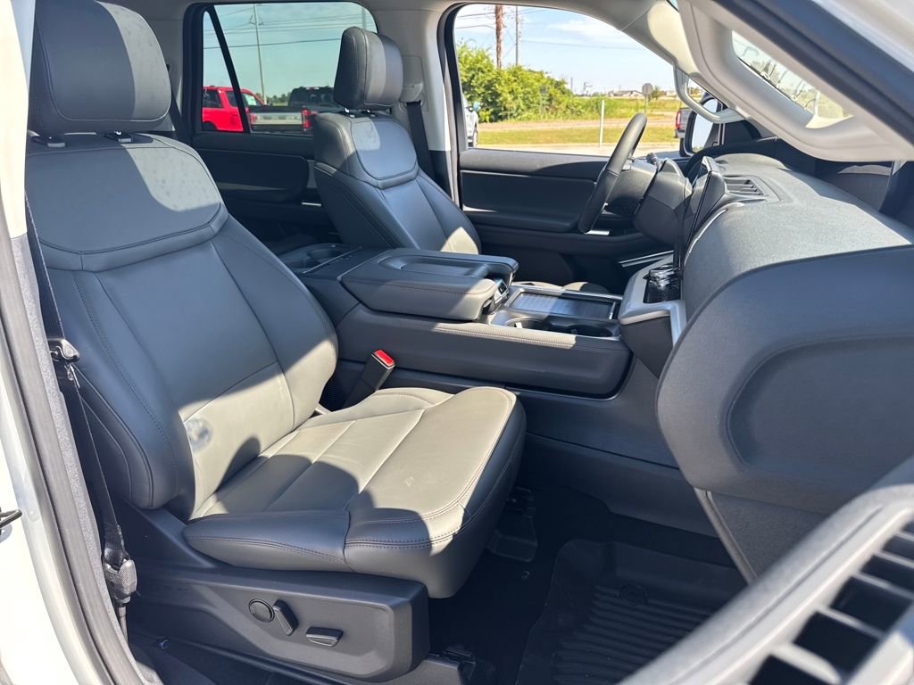 New 2025 Ford Expedition Active image 11