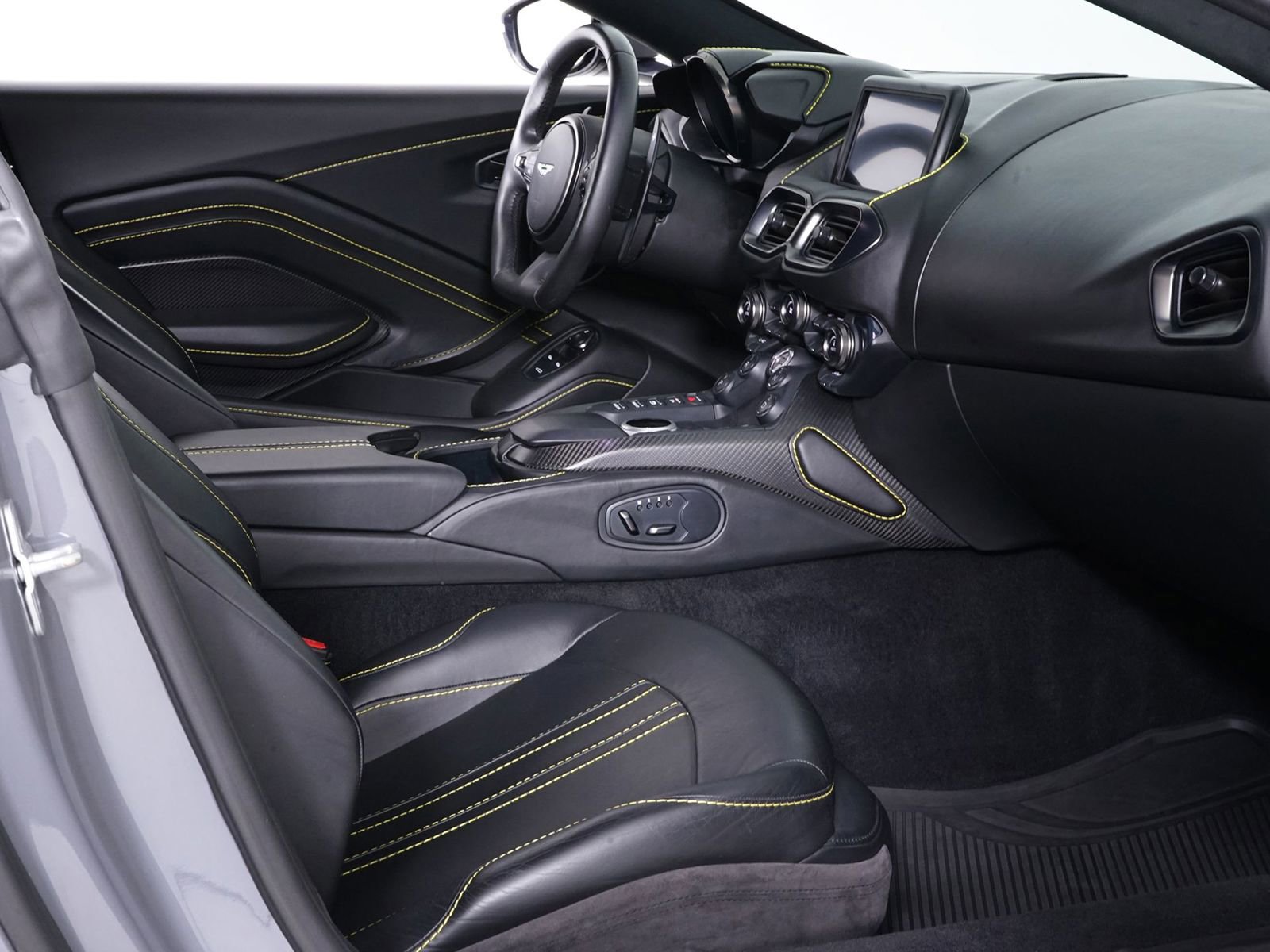 Used 2019 Aston Martin V8 Vantage Coupe image 5