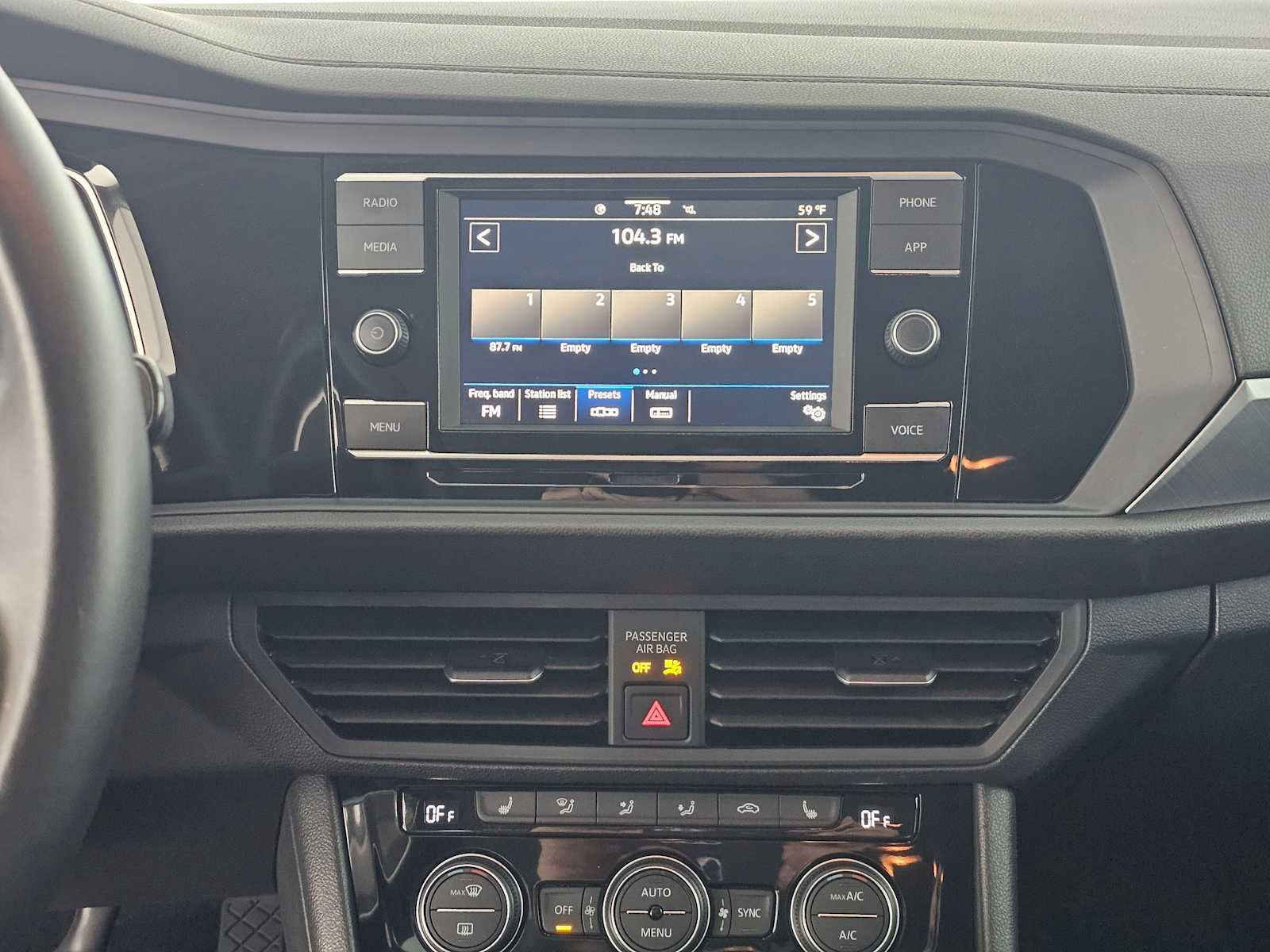 Used 2022 Volkswagen Jetta SE image 26