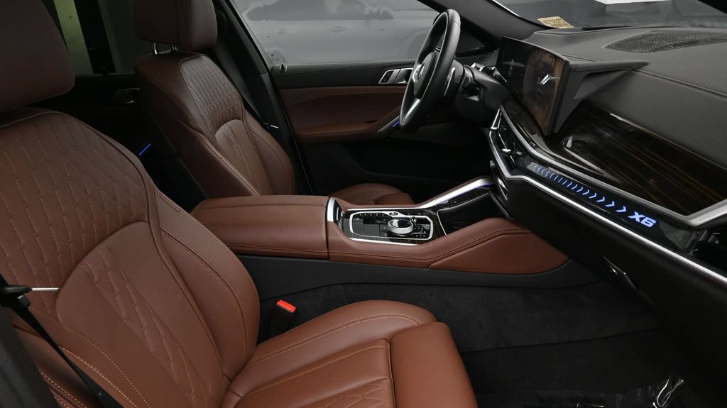 Used 2025 BMW X6 xDrive40i w/ Executive Package AWD/4WD image 2