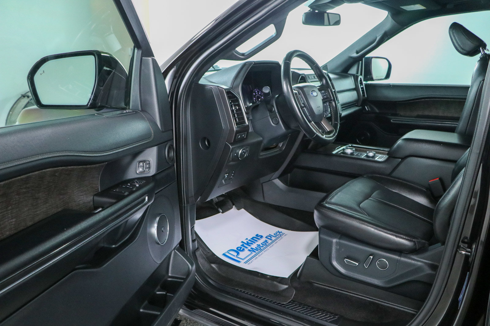 Used 2021 Ford Expedition Limited AWD/4WD image 3