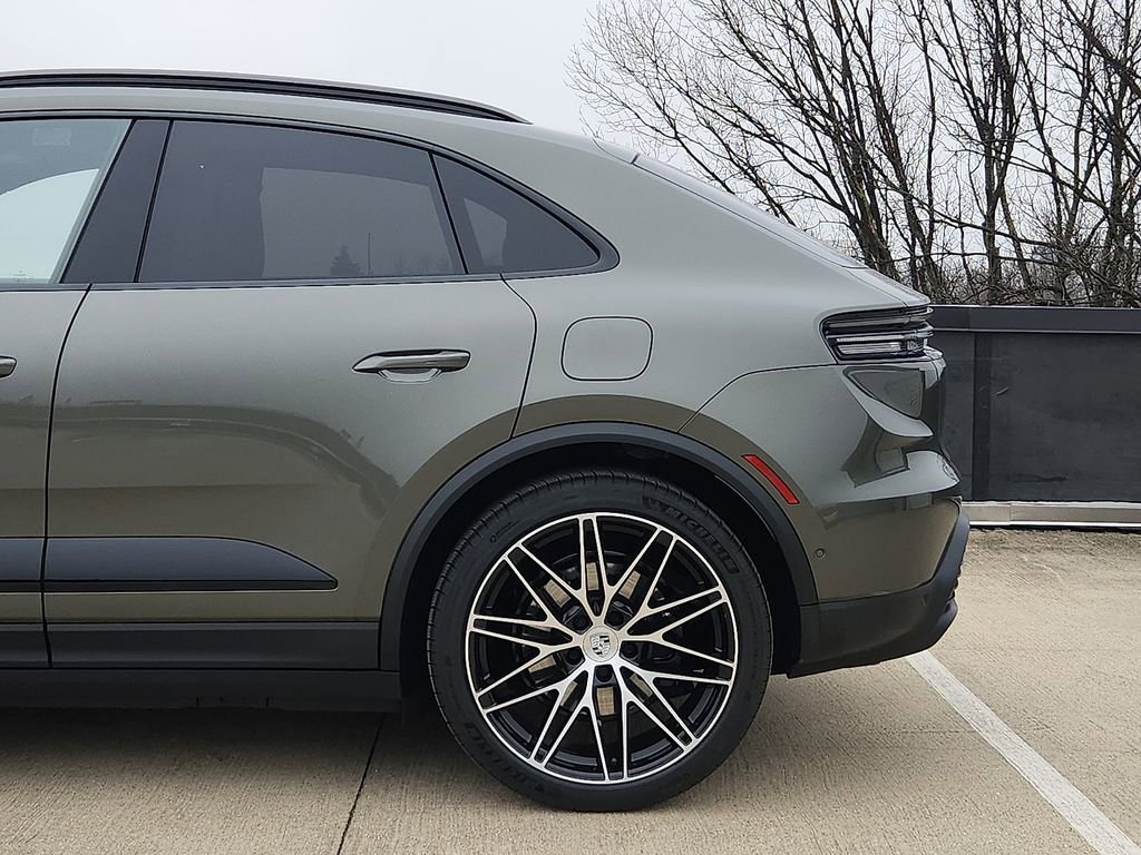 New 2026 Porsche Macan 4 Electric AWD/4WD image 7