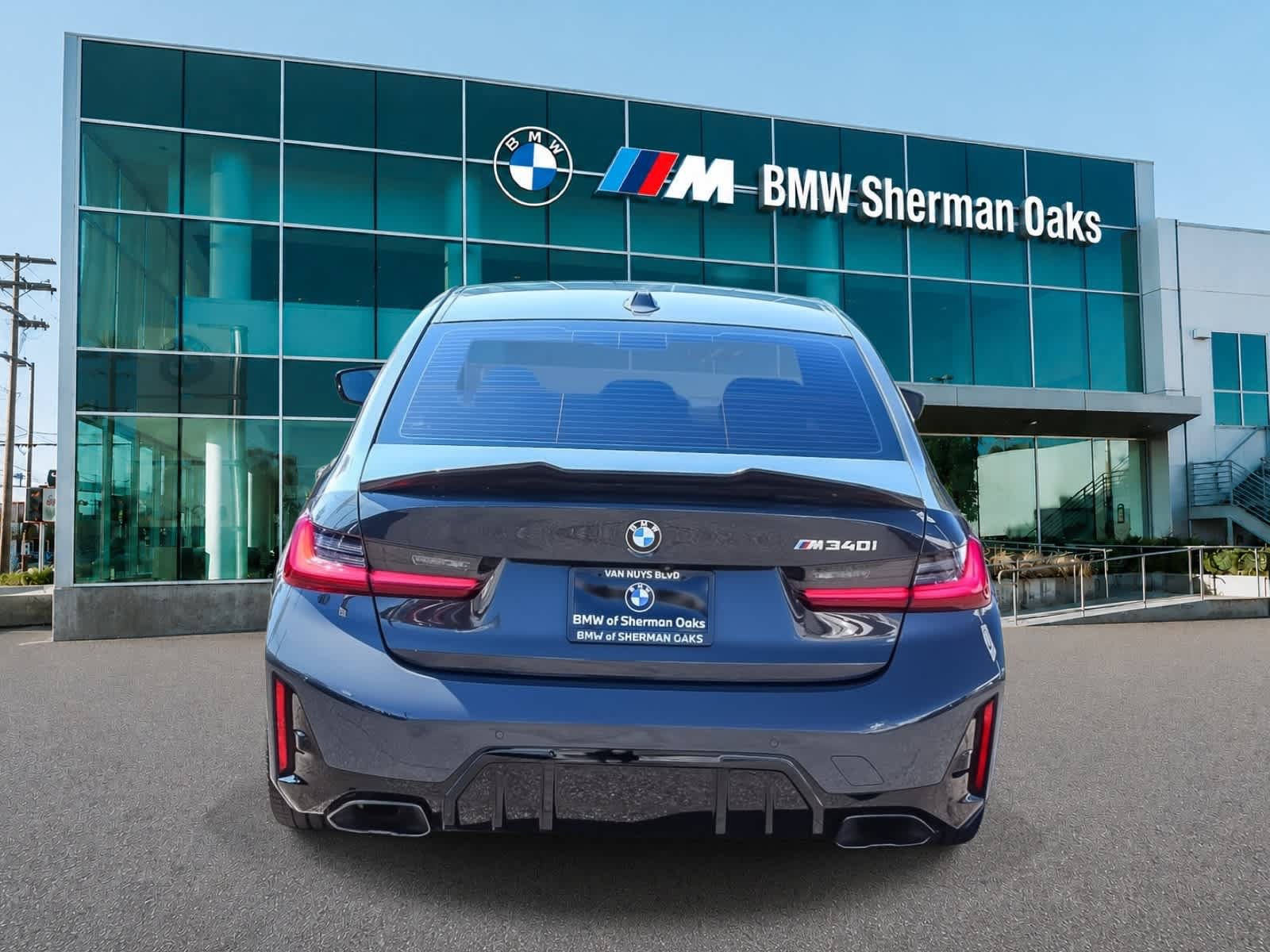 Used 2025 BMW M340i w/ Premium Package RWD image 5
