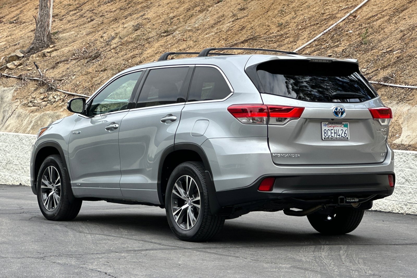 Used 2018 Toyota Highlander LE w/ Carpet Mat Package (TMS) AWD/4WD image 6