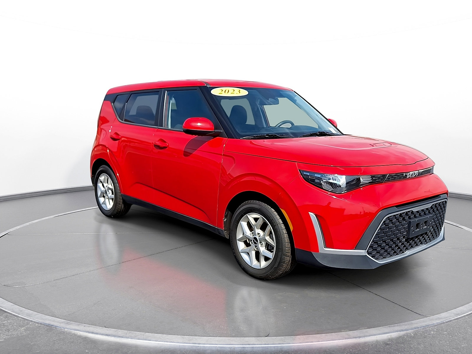 Used 2023 Kia Soul LX w/ LX Technology Package FWD image 2