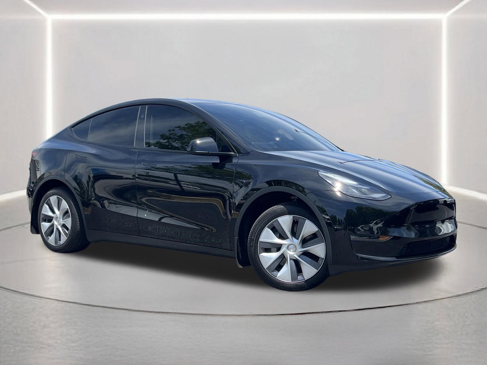Used 2024 Tesla Model Y Long Range AWD/4WD image 2