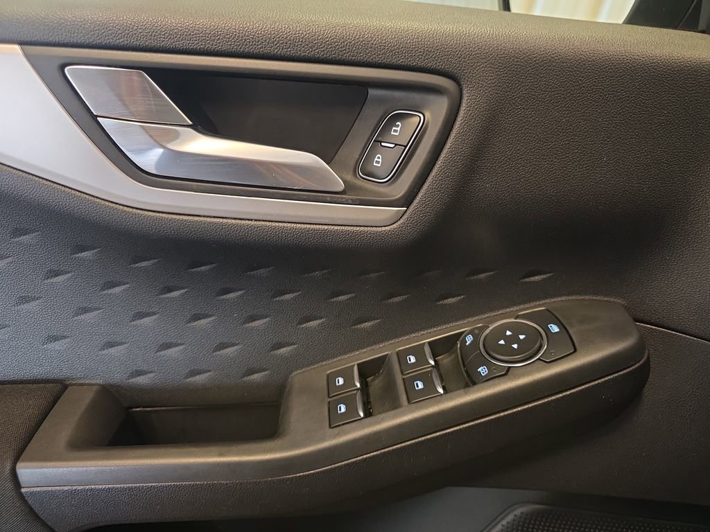 Used 2020 Ford Escape SE image 17