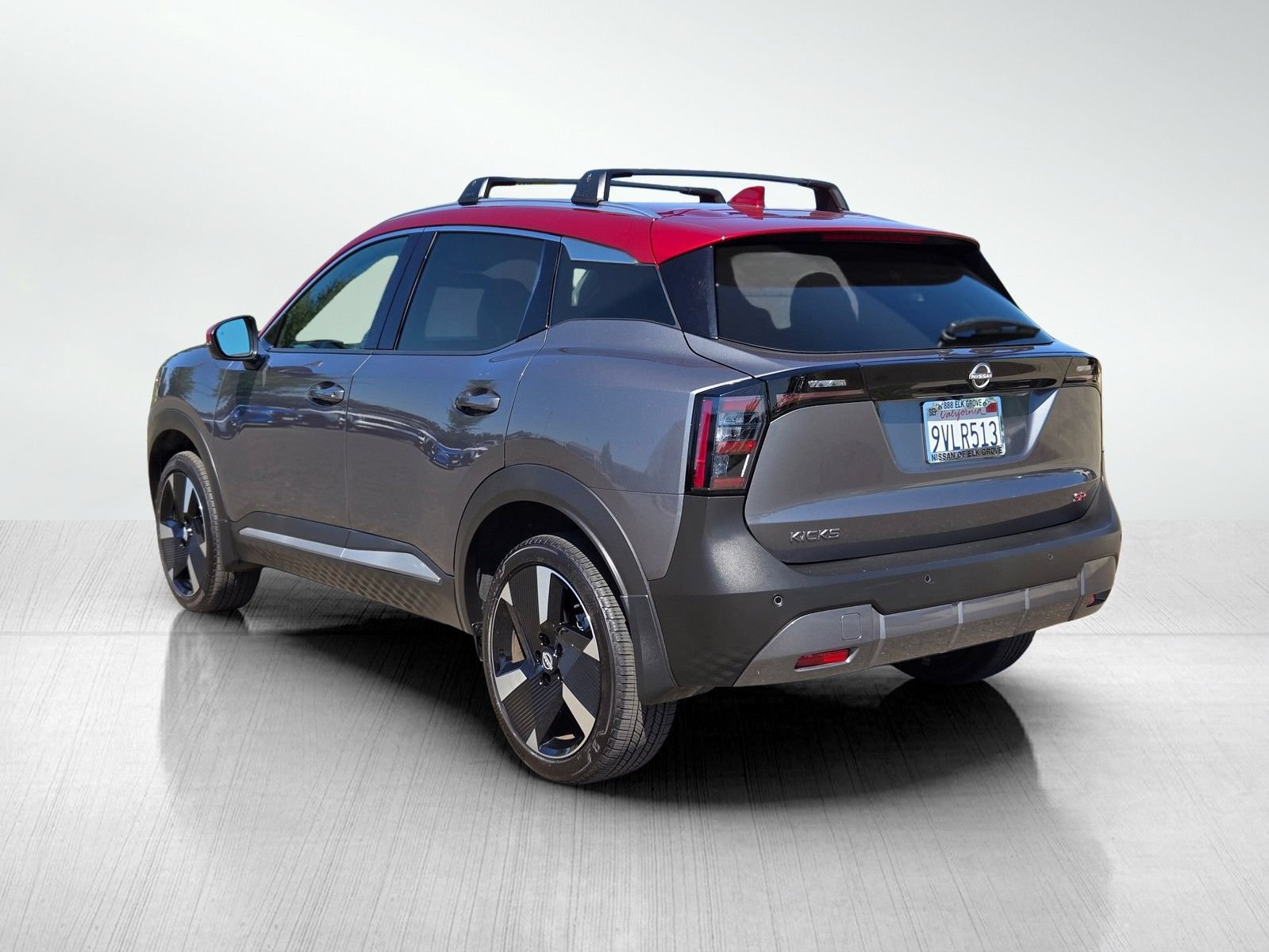 Used 2025 Nissan Kicks SR FWD image 9