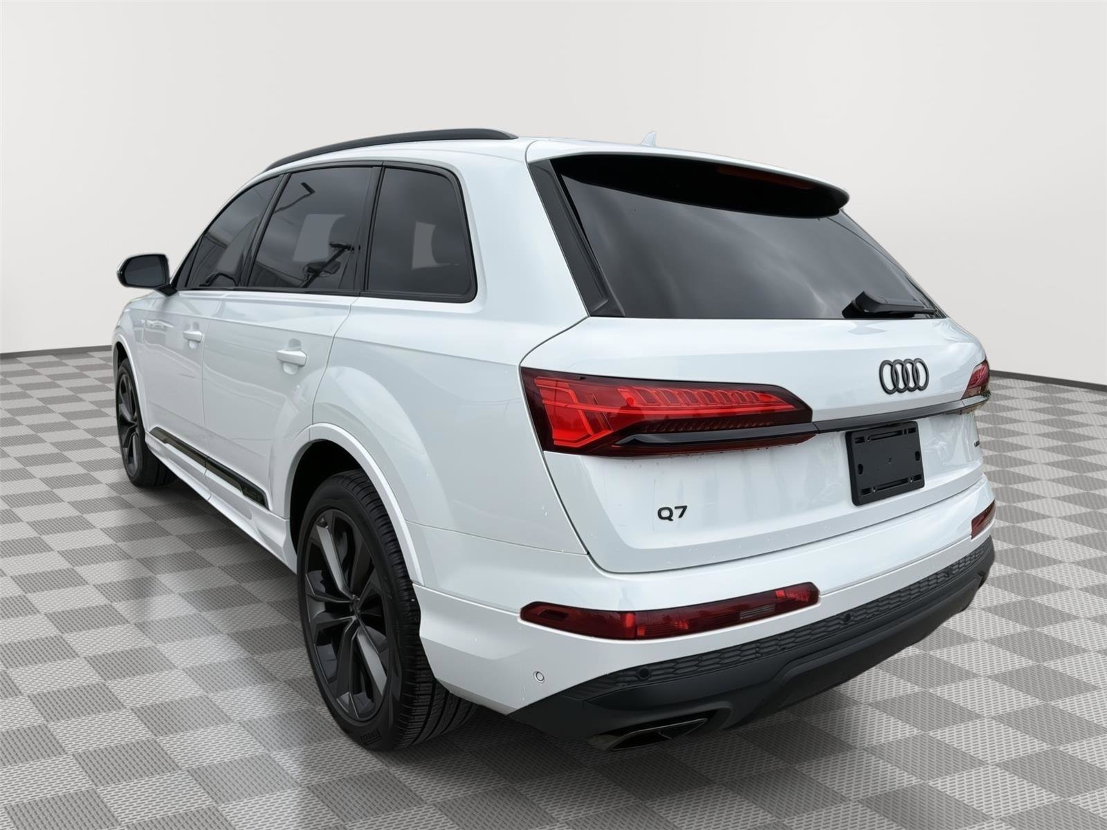 Certified 2025 Audi Q7 3.0T Premium Plus AWD/4WD image 2