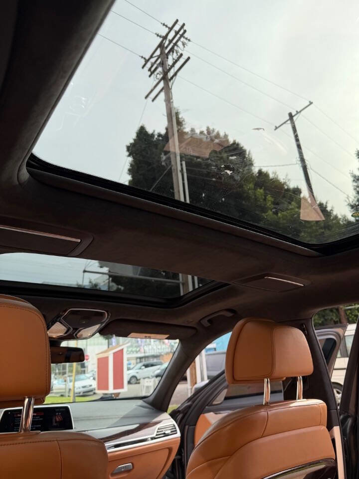 Used 2018 BMW 750i image 23