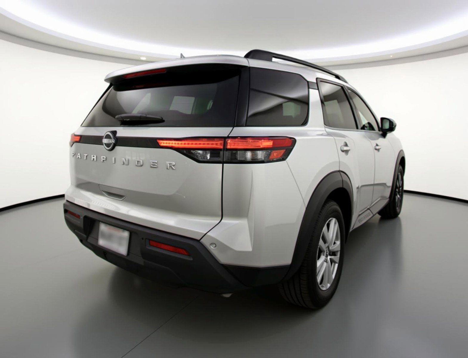 Used 2025 Nissan Pathfinder SV image 9