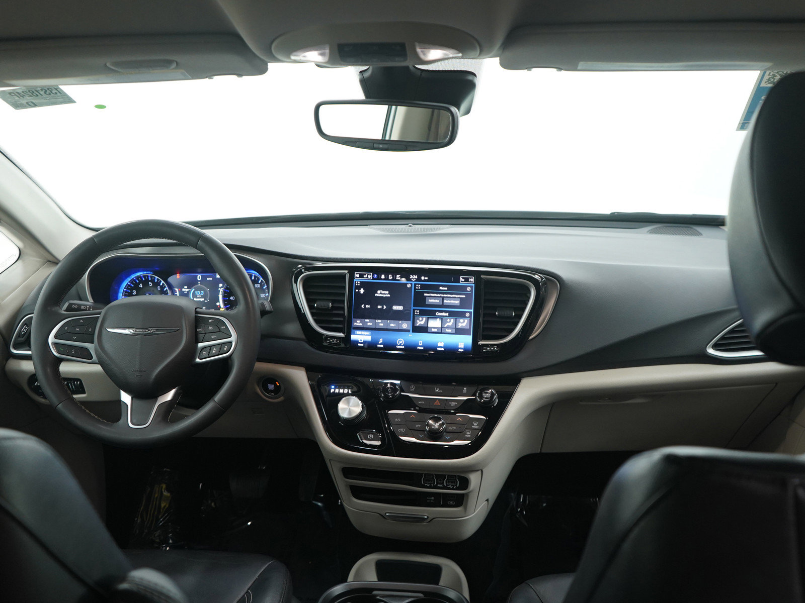 Used 2022 Chrysler Pacifica Touring-L image 14