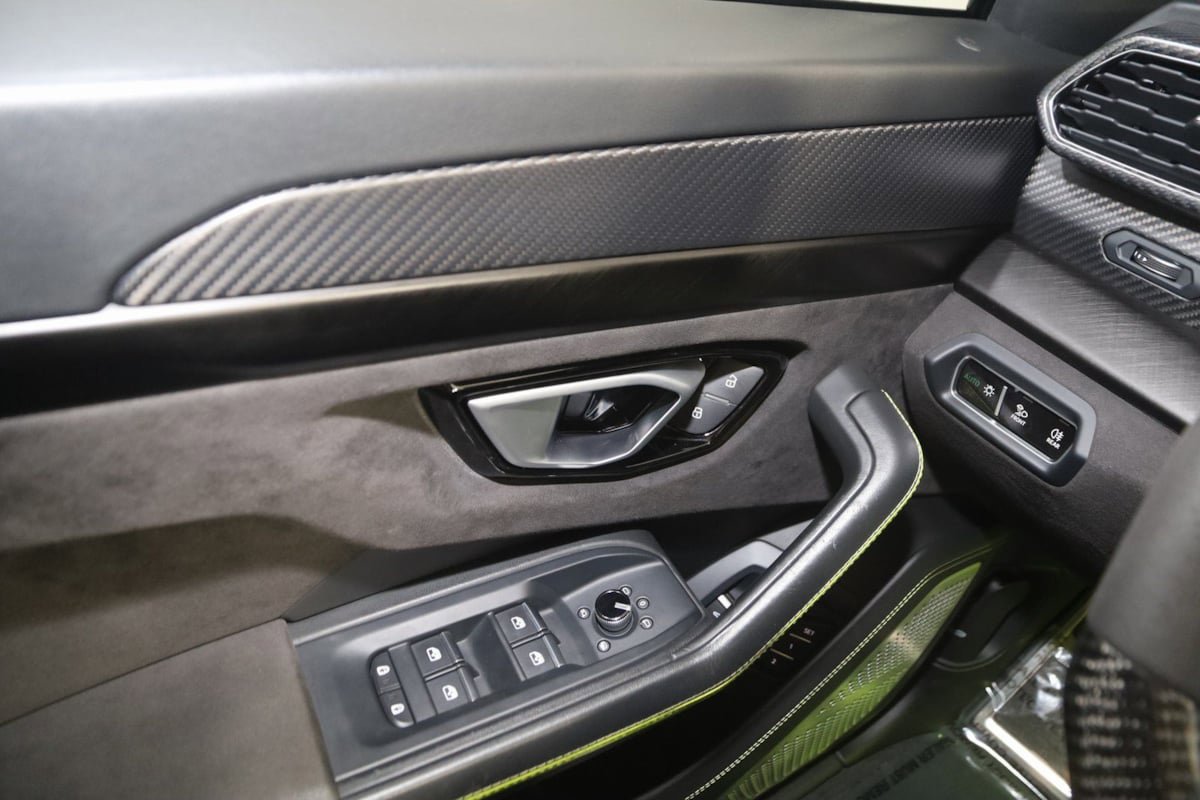 Used 2022 Lamborghini Urus AWD/4WD image 57