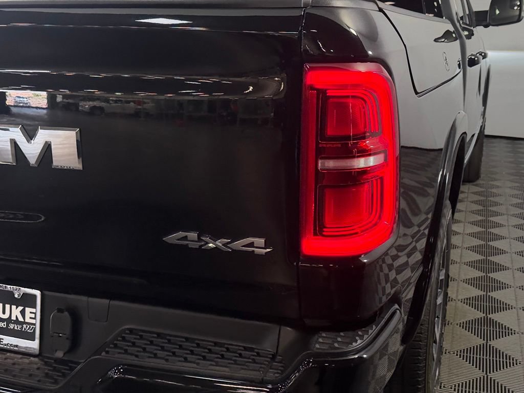 Used 2025 RAM 1500 Limited AWD/4WD image 12