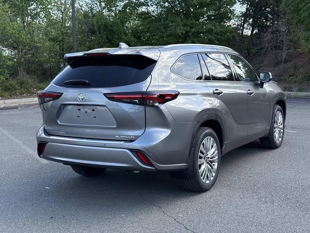 Used 2026 Toyota Highlander Platinum AWD/4WD image 2