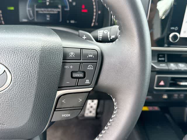 Used 2026 Toyota Camry SE FWD image 9
