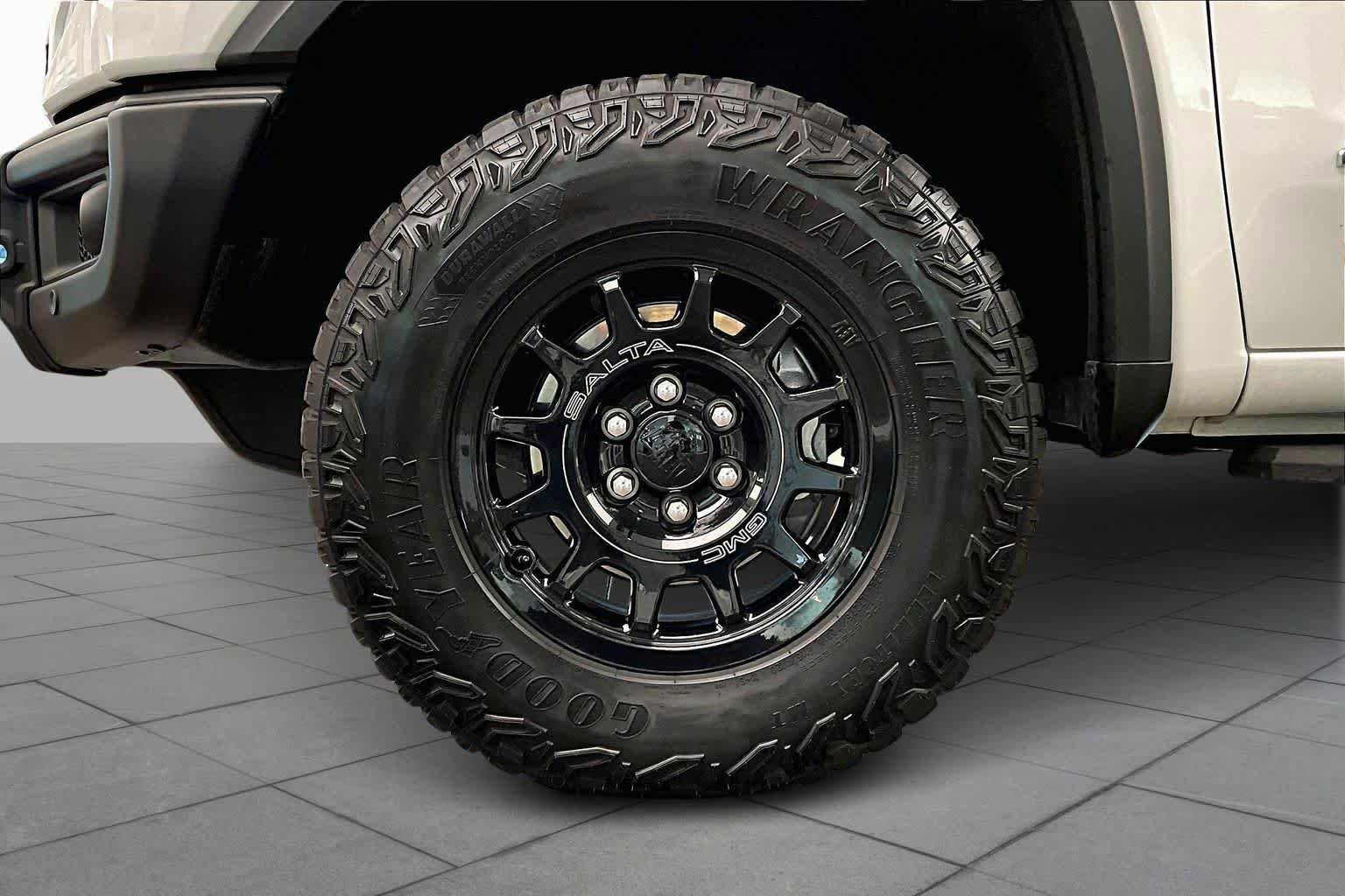 Used 2024 GMC Sierra 1500 AT4X w/ AT4X AEV Edition image 11