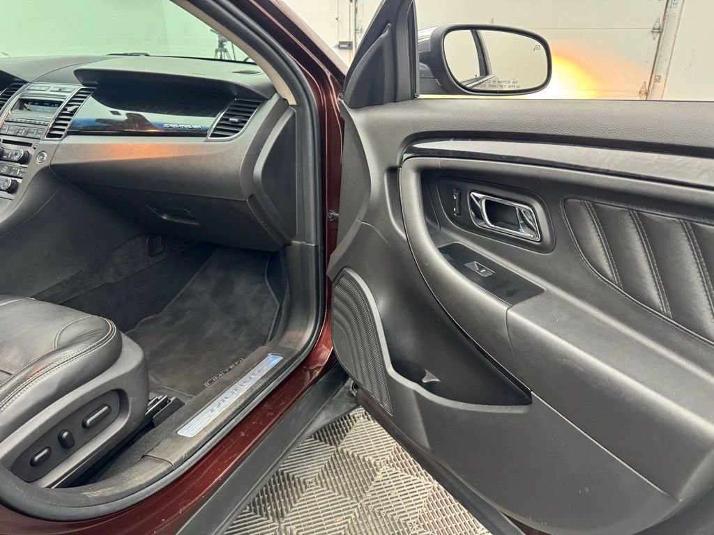Used 2010 Ford Taurus Limited FWD image 28