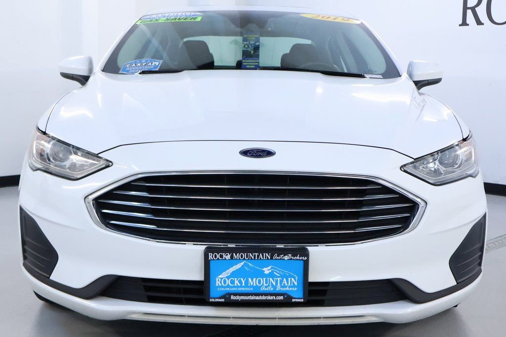 Used 2019 Ford Fusion SE image 2