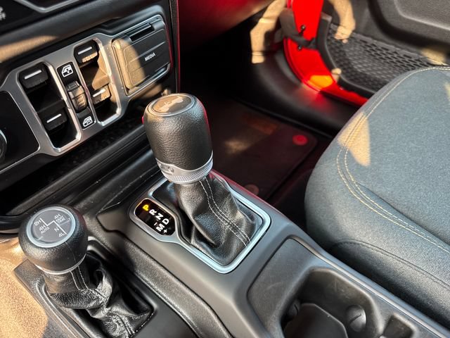 Used 2025 Jeep Wrangler Unlimited Sahara AWD/4WD image 22