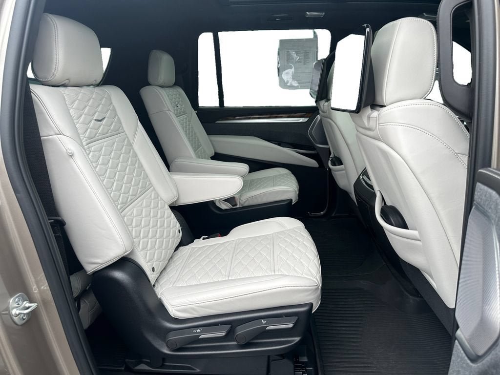 Certified 2025 Cadillac Escalade ESV Premium Luxury Platinum AWD/4WD image 21