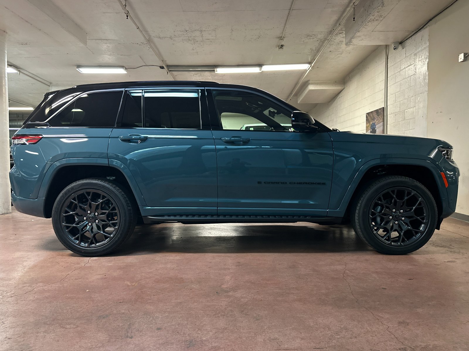 New 2027 Jeep Grand Cherokee Summit w/ Adv Protech Group IV AWD/4WD image 6