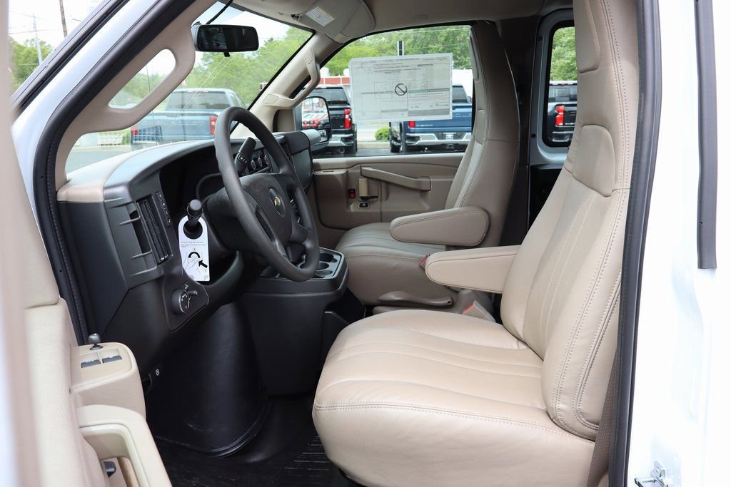 New 2025 Chevrolet Express 3500 w/ Chrome Appearance Package image 3