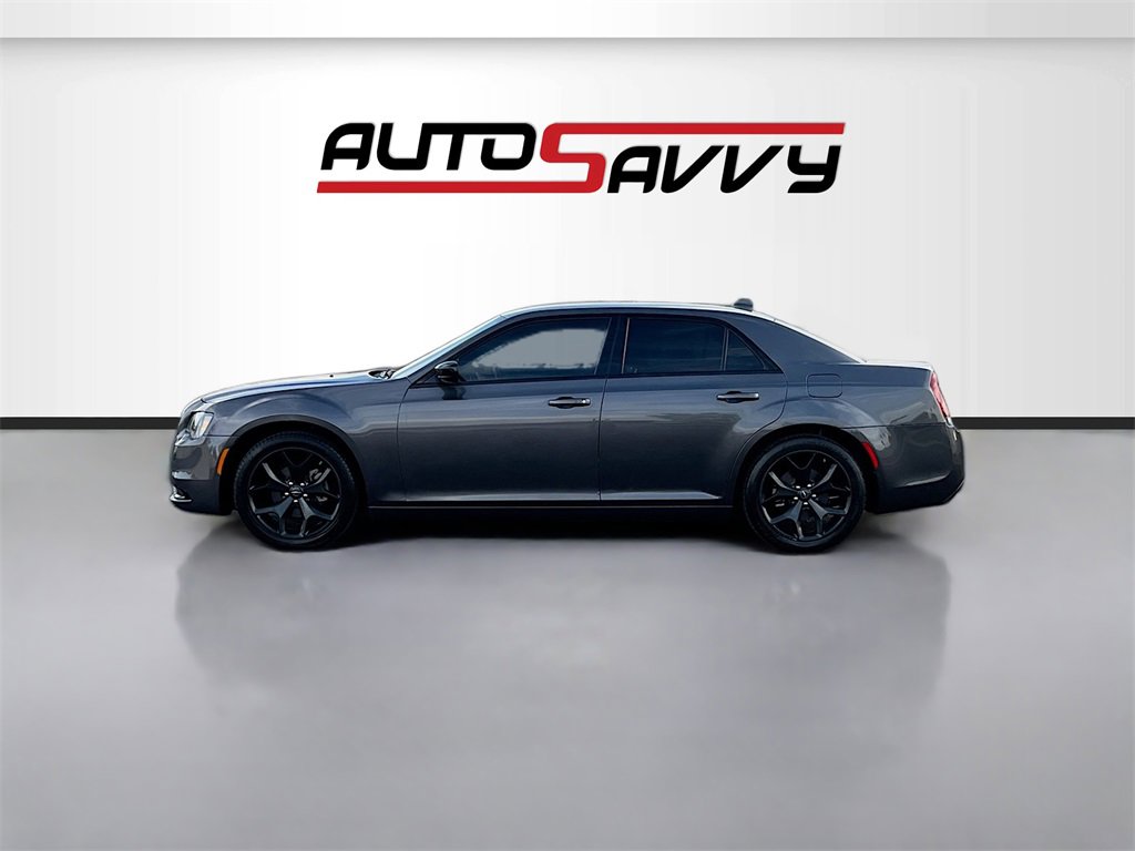 Used 2022 Chrysler 300 Touring w/ Sport Appearance Package image 4