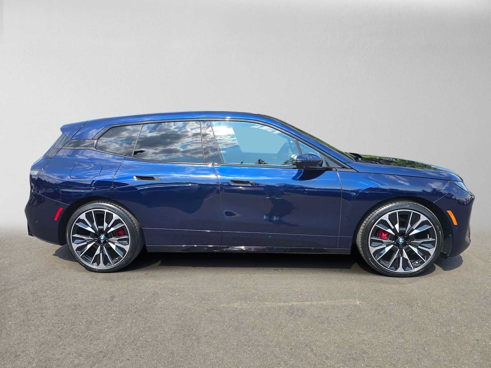 Used 2026 BMW iX xDrive45 w/ M Sport Package AWD/4WD image 2