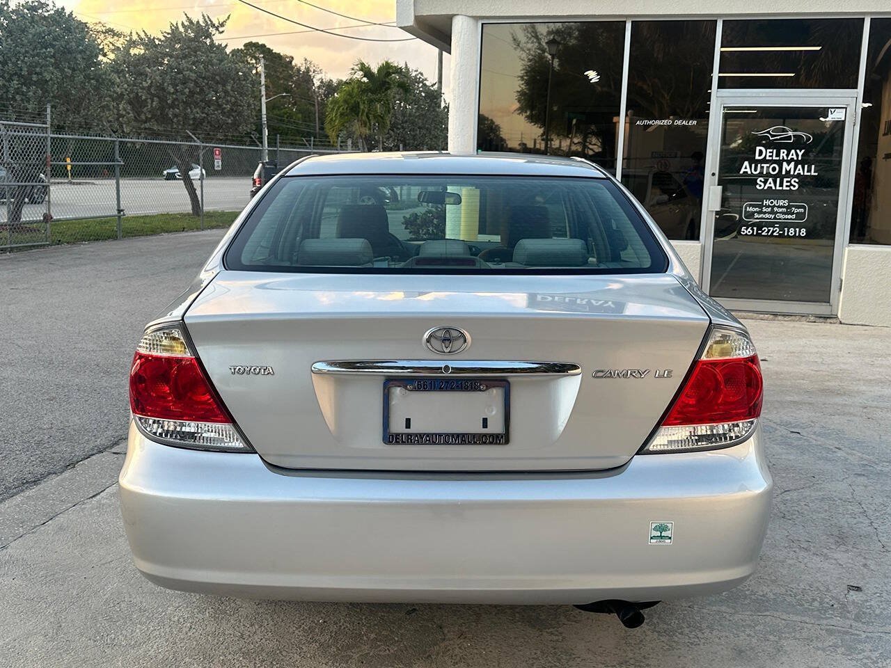 Used 2005 Toyota Camry LE FWD image 6