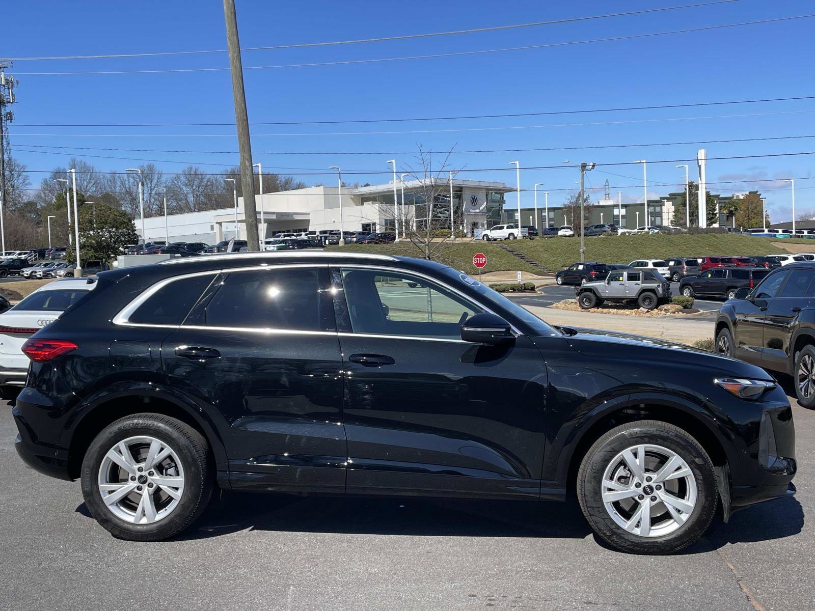 Used 2025 Audi Q5 Premium w/ Convenience Package image 8