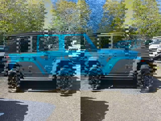 New 2024 Jeep Wrangler Unlimited Sahara w/ Technology Group image 5