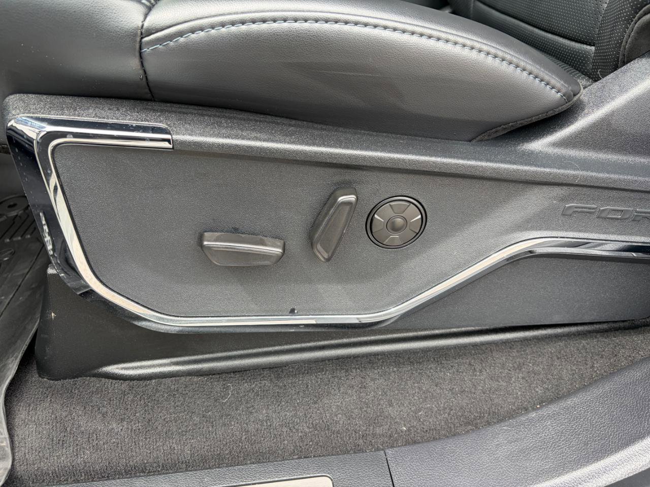 Used 2025 Ford F450 Platinum w/ Camper Package image 12