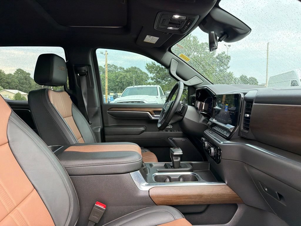 Used 2025 Chevrolet Silverado 1500 High Country w/ High Country Premium Package AWD/4WD image 25