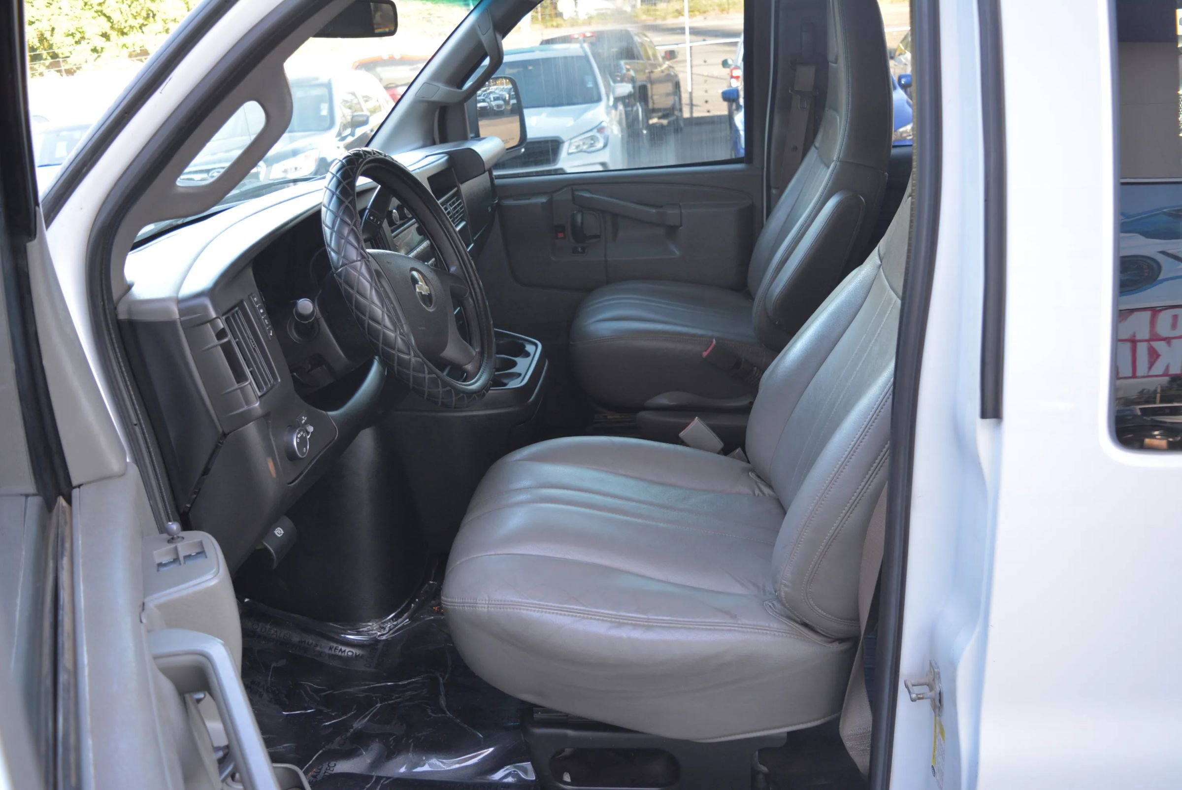 Used 2017 Chevrolet Express 3500 LS image 10