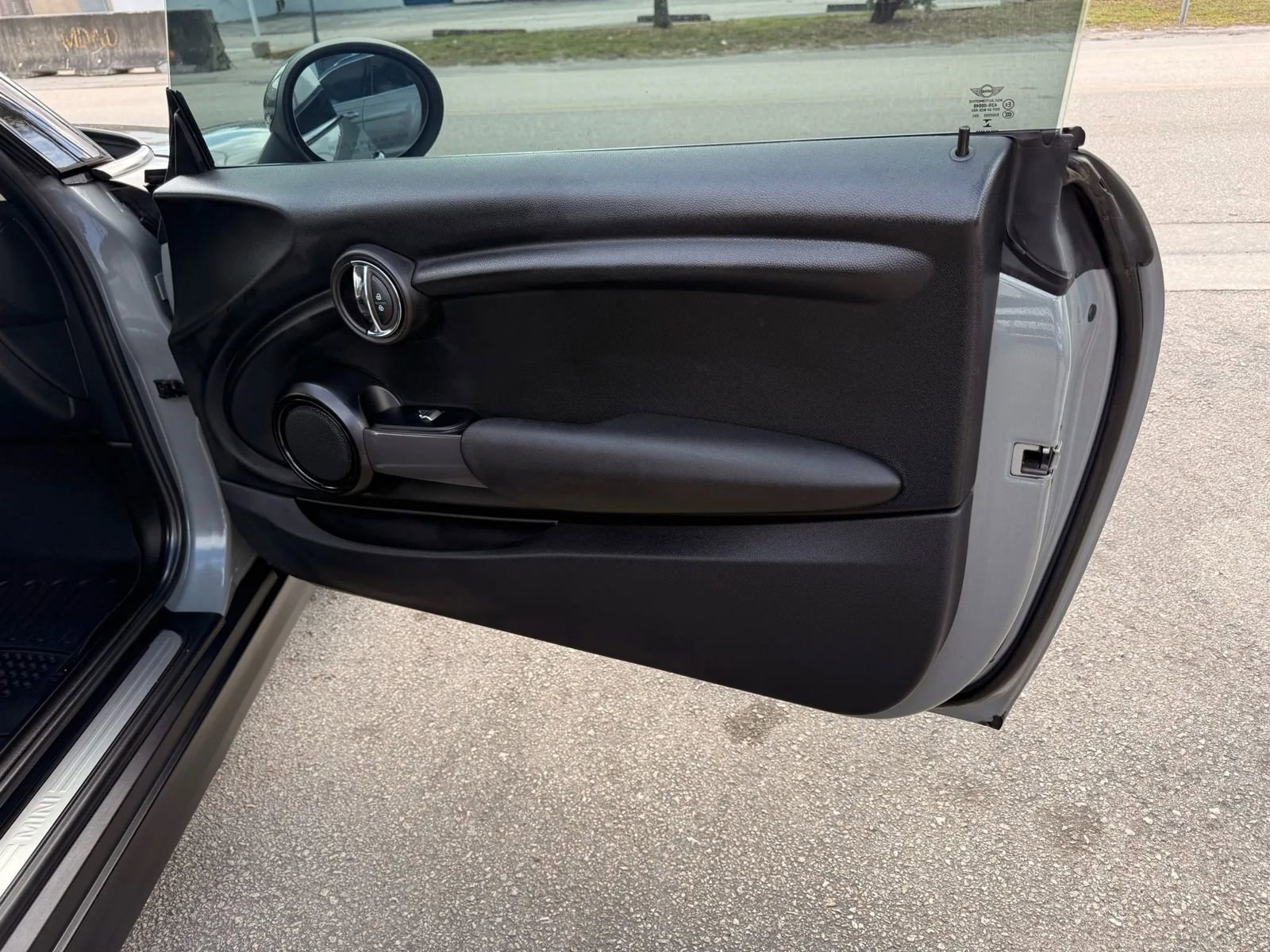 Used 2019 MINI Cooper 2-Door Hardtop image 18