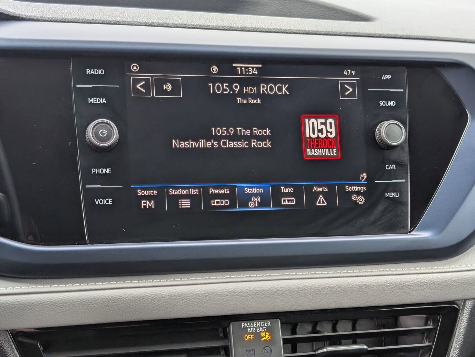 Used 2024 Volkswagen Taos SE image 24