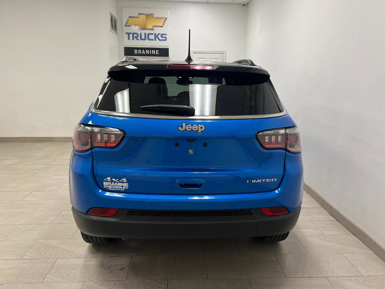 Used 2025 Jeep Compass Limited AWD/4WD image 17