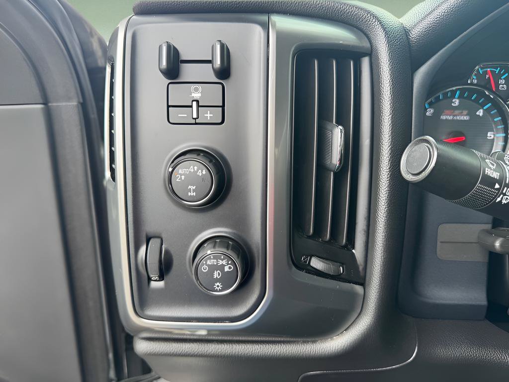 Used 2019 Chevrolet Silverado 1500 LT w/ All Star Edition AWD/4WD image 23