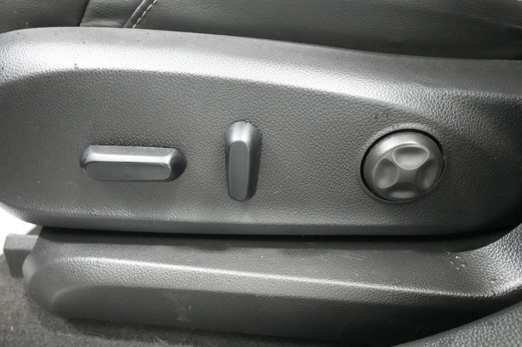 Used 2018 Buick Envision Essence AWD/4WD image 15