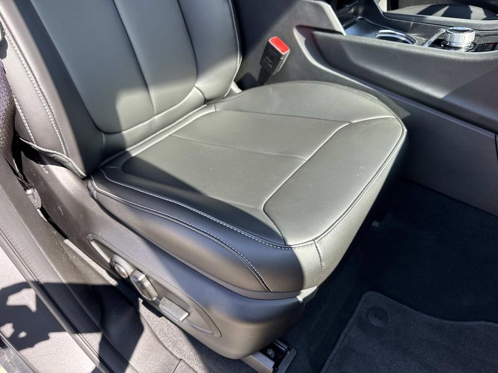 New 2025 Jeep Grand Cherokee Limited w/ Black Appearance Package RWD image 25