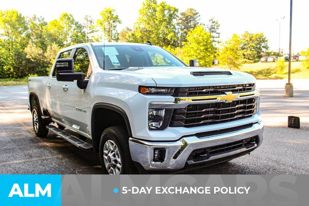 Used 2025 Chevrolet Silverado 2500 LT w/ Convenience Package AWD/4WD image 3