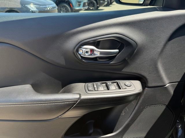 Used 2014 Jeep Cherokee Limited AWD/4WD image 12