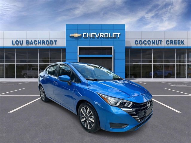 Used 2023 Nissan Versa SV image 2