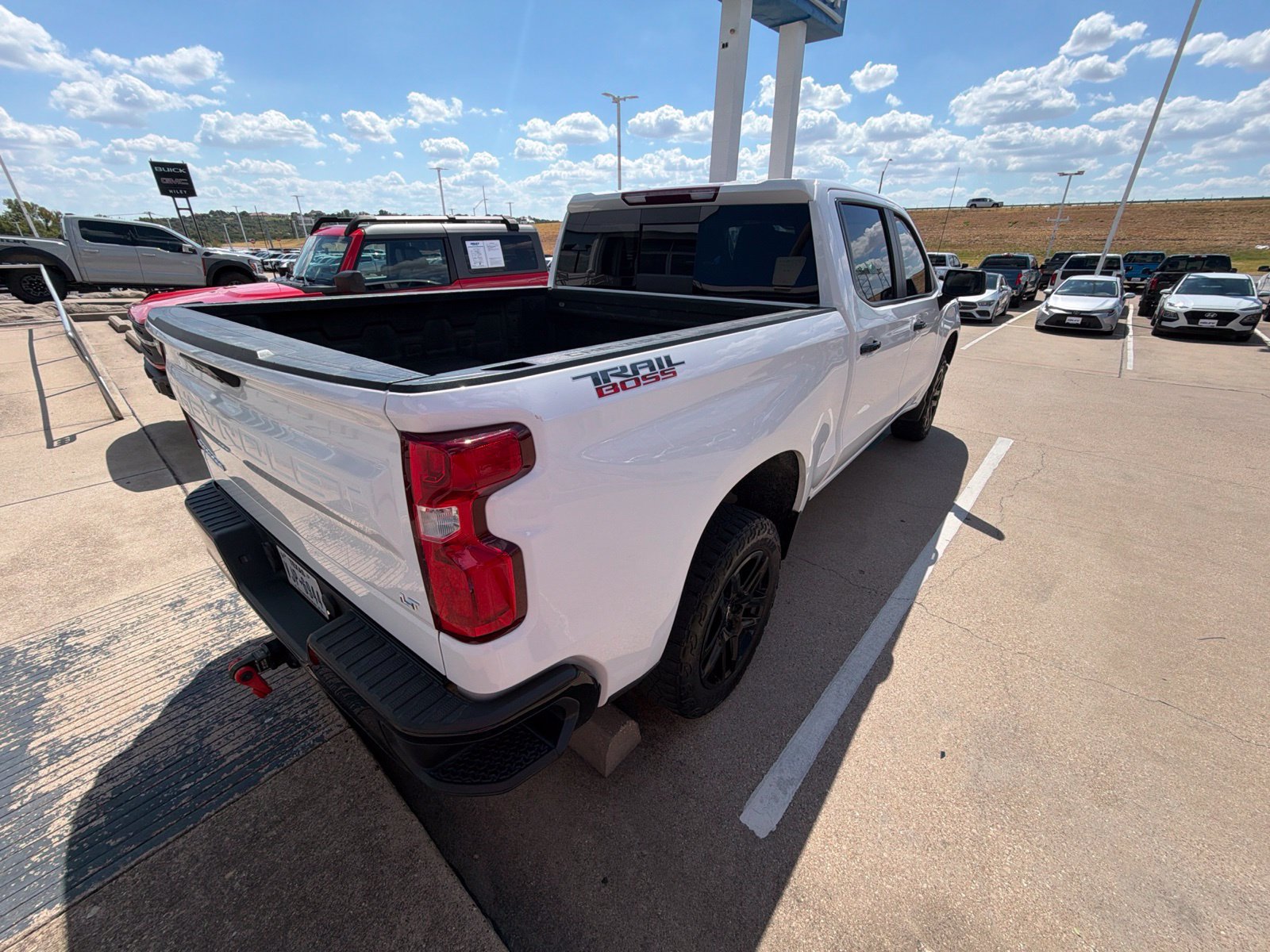Used 2024 Chevrolet Silverado 1500 LT Trail Boss w/ Convenience Package II AWD/4WD image 5